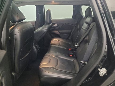 Used 2019 Jeep Cherokee Limited AWD/4WD image 18