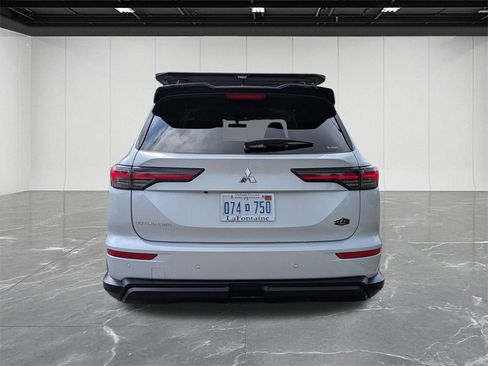 New 2025 Mitsubishi Outlander SE image 4