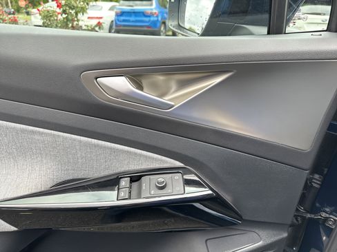 Used 2023 Volkswagen ID.4 Pro image 12