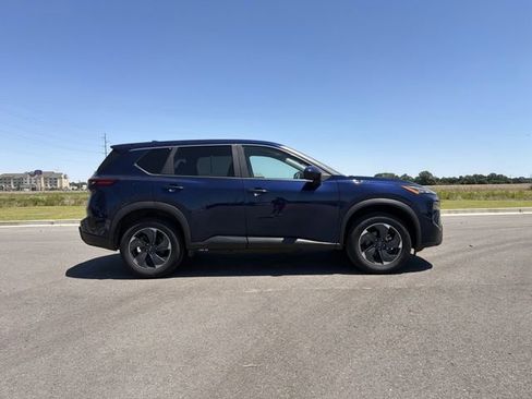 Used 2024 Nissan Rogue SV FWD image 6