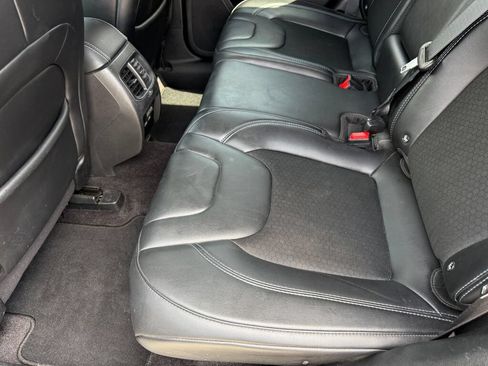 Used 2019 Jeep Cherokee Latitude Plus FWD image 10