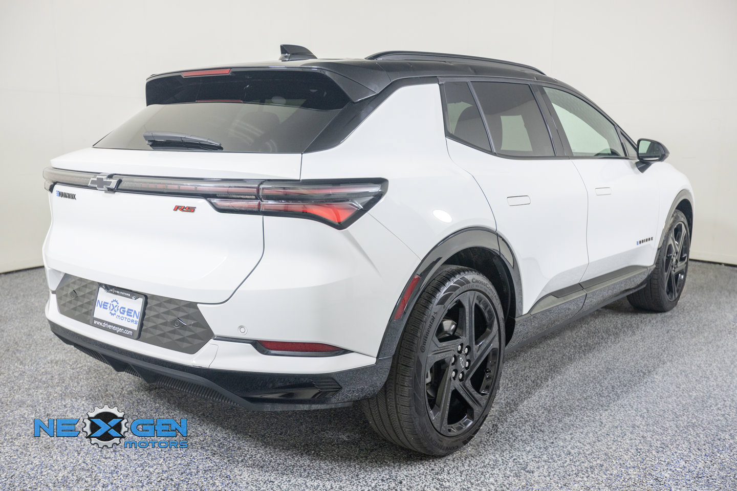 Used 2024 Chevrolet Equinox EV RS FWD image 8