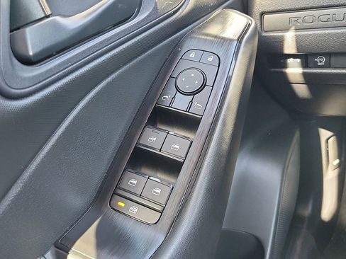 Used 2024 Nissan Rogue S AWD/4WD image 13