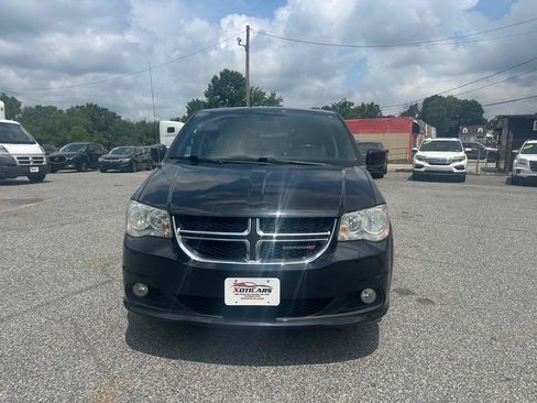 Used 2019 Dodge Grand Caravan SXT FWD image 3
