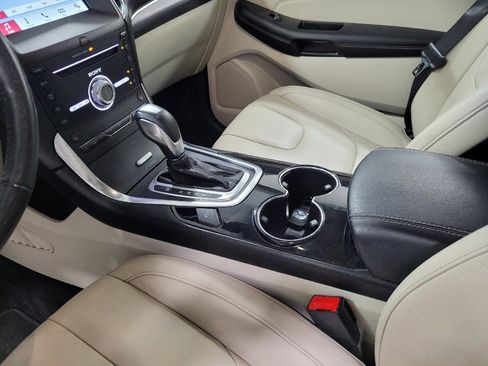 Used 2017 Ford Edge Titanium FWD image 26