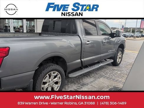Used 2017 Nissan Titan SV RWD image 10
