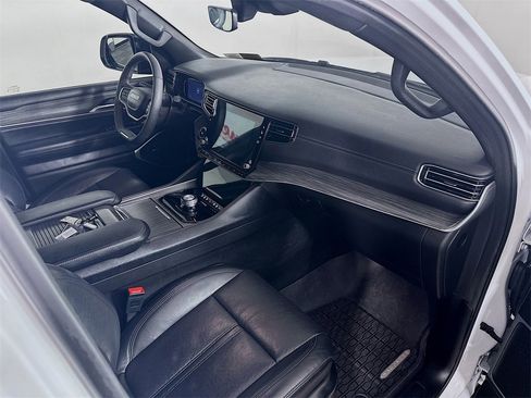 Used 2024 Jeep Wagoneer L Series II w/ Flexible Seating Group image 31