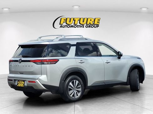 Certified 2024 Nissan Pathfinder SL w/ Cargo Package FWD image 4