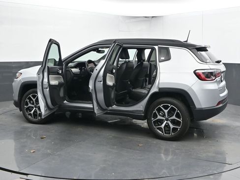 Used 2025 Jeep Compass Limited AWD/4WD image 57