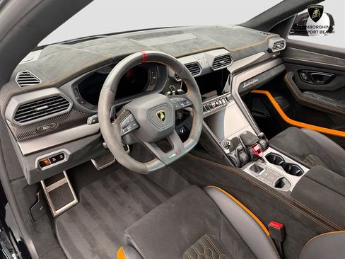 Used 2024 Lamborghini Urus Performante AWD/4WD image 9
