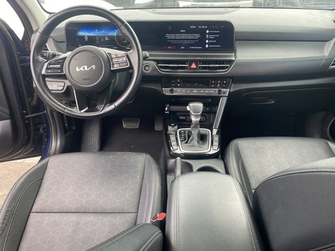 Used 2024 Kia Seltos EX FWD image 20