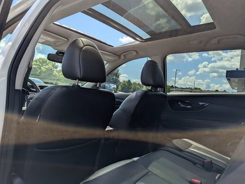 Used 2020 Nissan Rogue SL w/ Premium Package AWD/4WD image 16