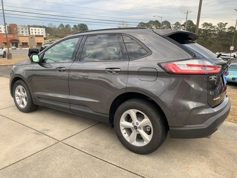 Used 2020 Ford Edge SE image 5