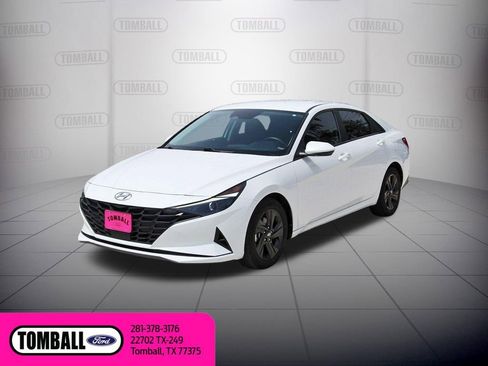Used 2022 Hyundai Elantra SEL w/ Convenience Package FWD image 3