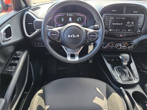Certified 2025 Kia Soul LX w/ LX Technology Package FWD image 13