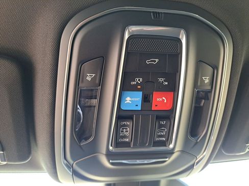 New 2025 Jeep Grand Cherokee Altitude image 12