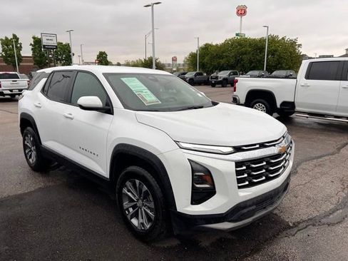 Used 2025 Chevrolet Equinox LT AWD/4WD image 1
