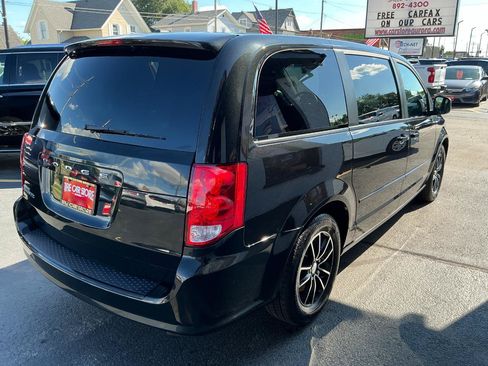 Used 2016 Dodge Grand Caravan SXT FWD image 4