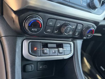 Used 2023 GMC Acadia SLT w/ Preferred Package