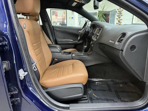 Used 2014 Dodge Charger SE w/ Sport Appearance Group RWD image 17