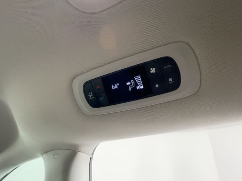 Used 2023 Chrysler Pacifica Touring-L image 29