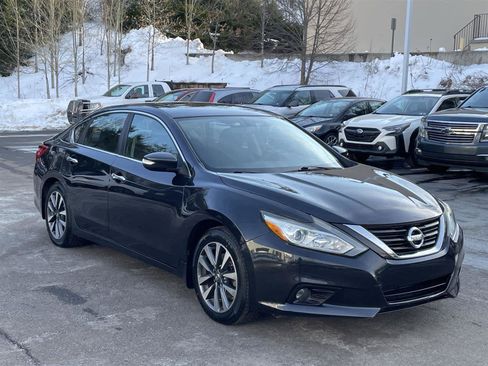 Used 2016 Nissan Altima 2.5 SV w/ Convenience Package image 7