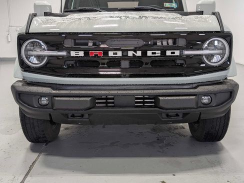 Used 2023 Ford Bronco Outer Banks AWD/4WD image 2