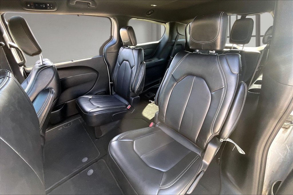 Used 2025 Chrysler Pacifica Select FWD image 21