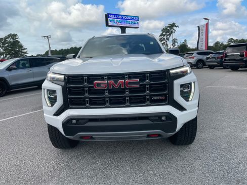 Used 2025 GMC Canyon AT4 w/ Nightfall Edition AWD/4WD image 2