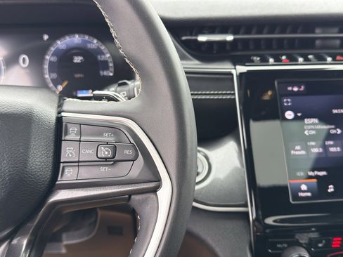 Used 2023 Jeep Grand Cherokee Altitude AWD/4WD image 31