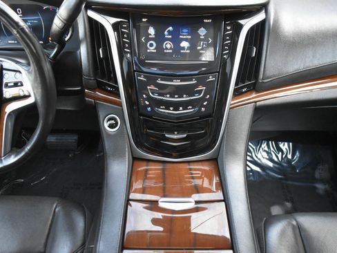 Used 2020 Cadillac Escalade ESV Premium Luxury image 19