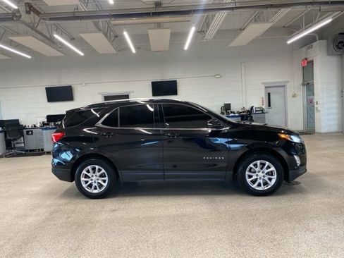 Used 2019 Chevrolet Equinox LT w/ Sun & Navigation Package image 4