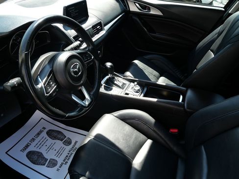 Used 2018 MAZDA MAZDA3 Touring FWD image 12