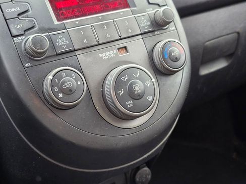 Used 2010 Kia Soul + w/ Audio Pkg image 32