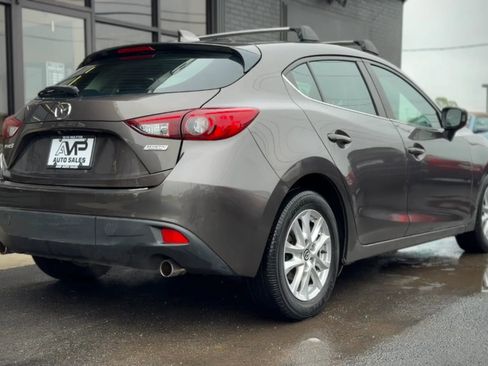 Used 2016 MAZDA MAZDA3 i Grand Touring FWD image 2