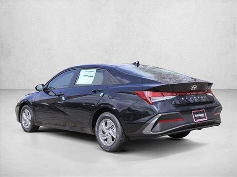 New 2026 Hyundai Elantra SE FWD image 7