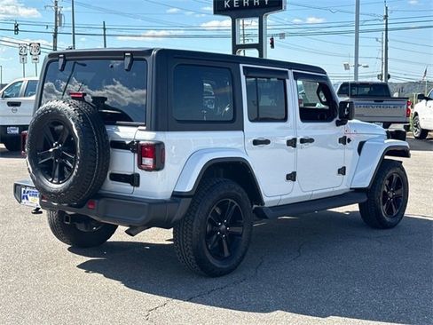 Used 2020 Jeep Wrangler Unlimited Sahara image 6