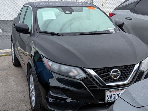 Used 2022 Nissan Rogue Sport S image 2