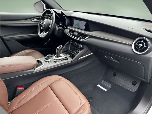 Used 2023 Alfa Romeo Stelvio Ti image 22