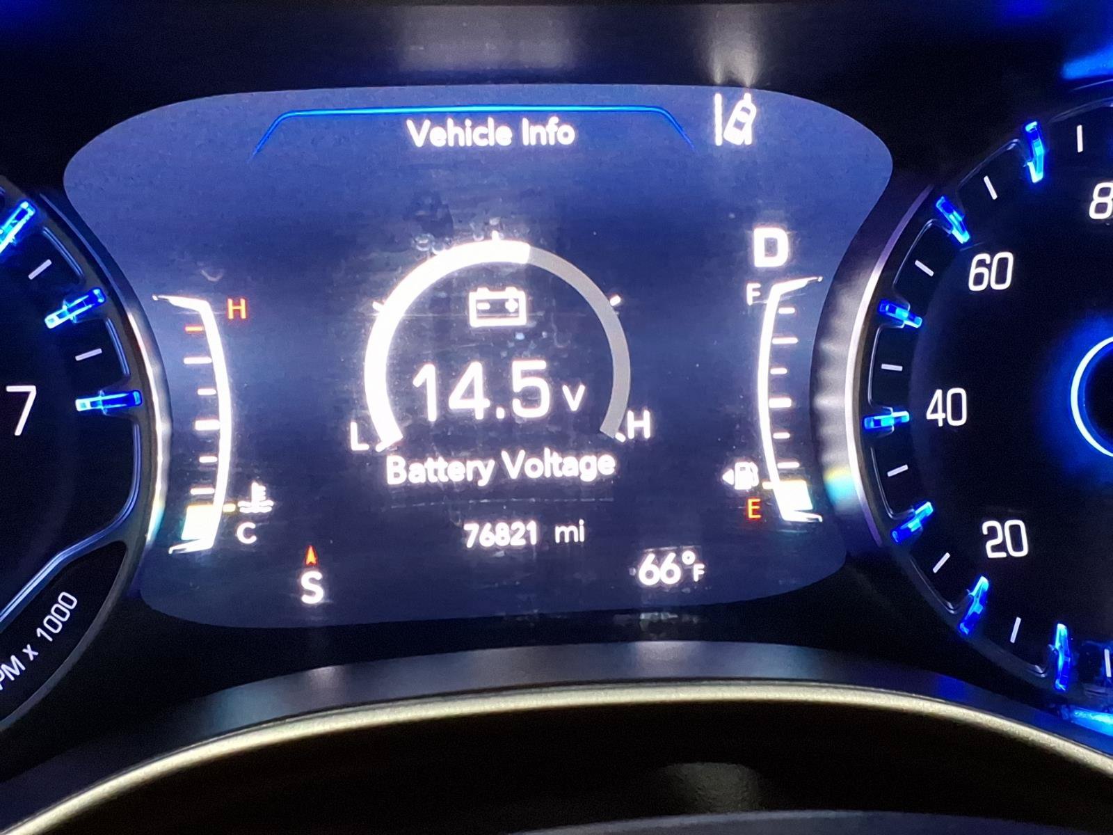 Used 2024 Chrysler Pacifica Touring-L FWD image 16