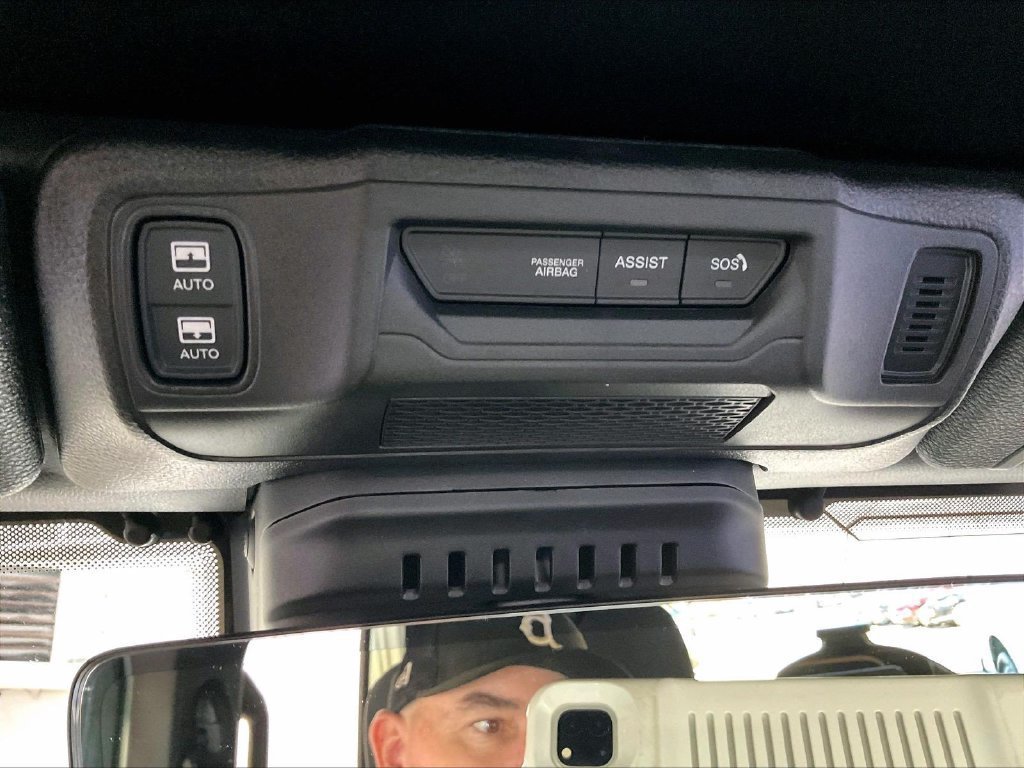 Used 2024 Jeep Wrangler Unlimited Sahara w/ Technology Group AWD/4WD image 26