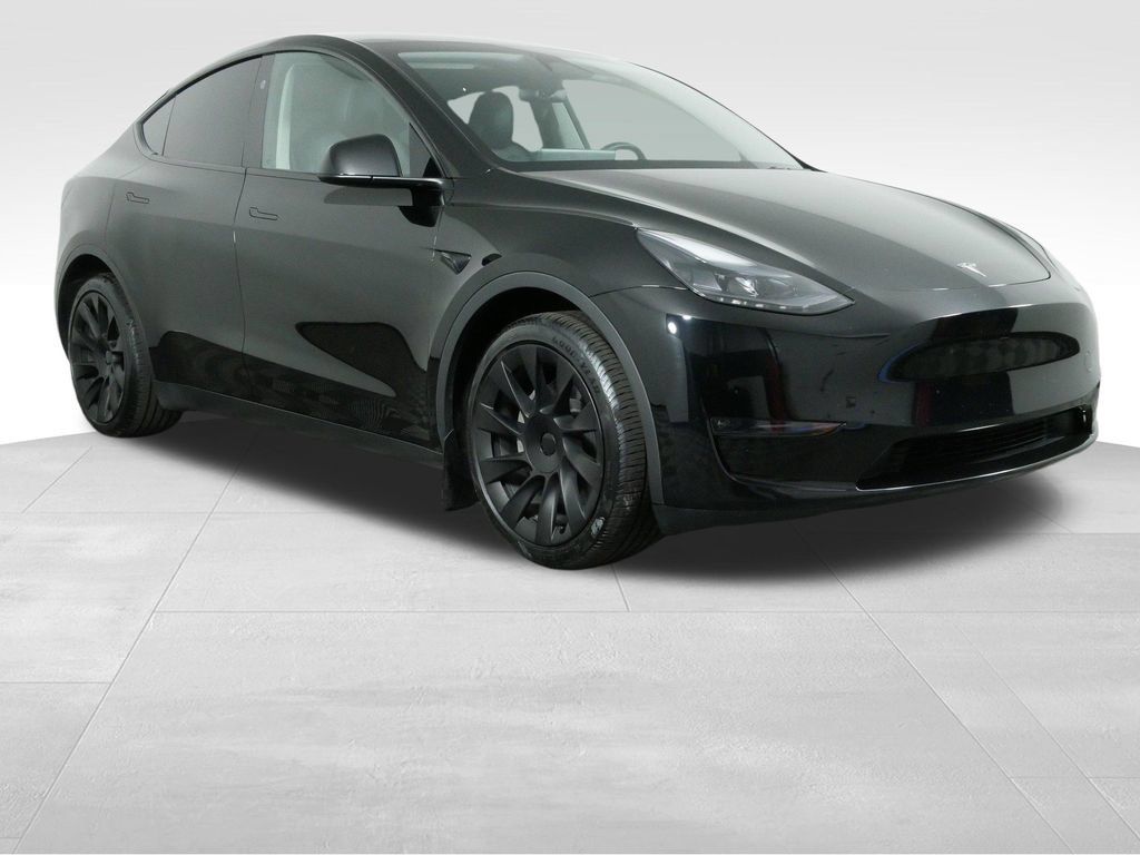 Used 2024 Tesla Model Y Long Range AWD/4WD image 2