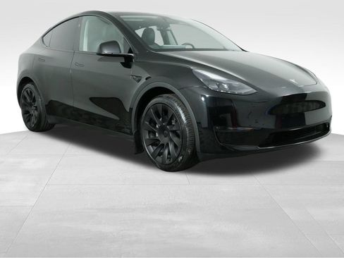 Used 2024 Tesla Model Y Long Range AWD/4WD image 2