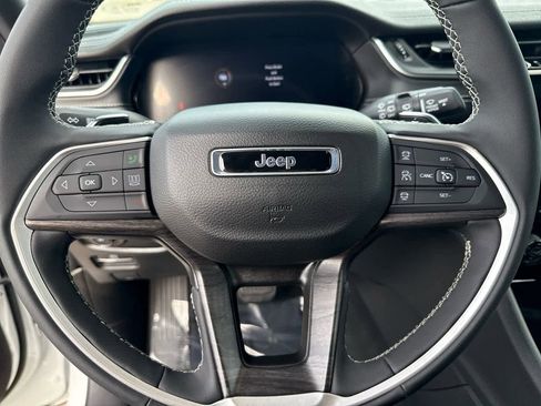 Used 2024 Jeep Grand Cherokee L Limited image 32