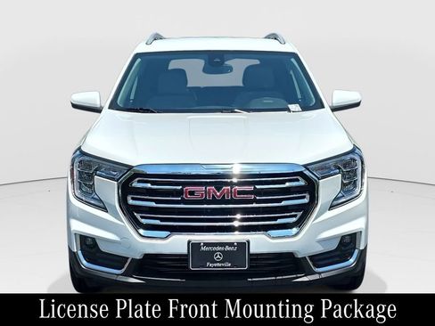 Used 2023 GMC Terrain SLT w/ Infotainment Package II FWD image 2