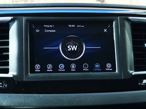 Used 2020 Chrysler Voyager L image 48