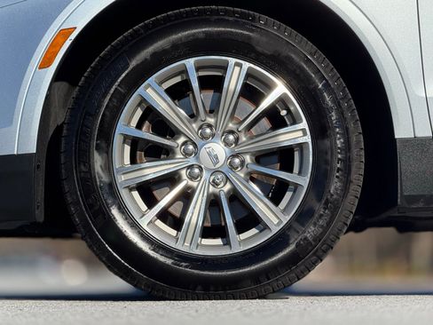 Used 2017 Cadillac XT5 Luxury w/ Driver Awareness Package image 17