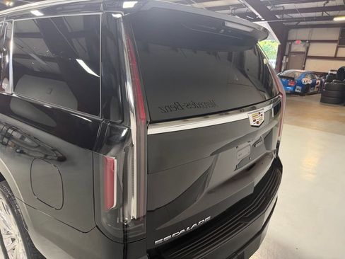 Used 2024 Cadillac Escalade Premium Luxury AWD/4WD image 14