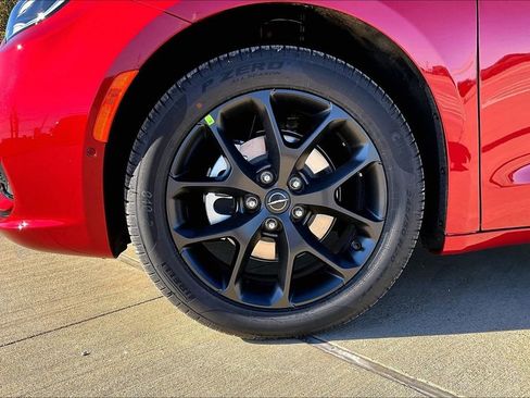 New 2026 Chrysler Pacifica Select w/ S Appearance Package FWD image 15
