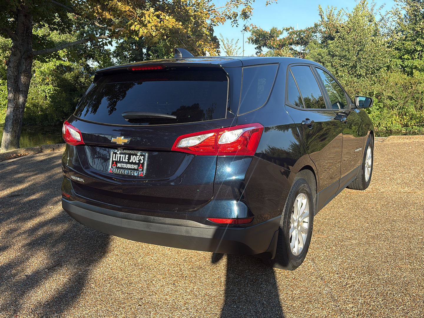 Used 2020 Chevrolet Equinox LS w/ LS Convenience Package FWD image 4